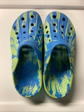 L.L. Bean Blue and Yellow Swirl Foam Clogs
